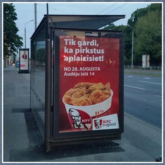 Tikmēr pa visu Rgu ir izlikti... Autors: ghost07 KFC trakums Rīgā - cilvēki gatavi stāvēt stundām ilgi pēc ASV maltītes