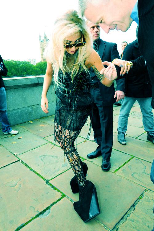 Viņas gaļas kleita sver... Autors: Sirsniņa3 Lady Gaga - dziedātāja - interesanti fakti