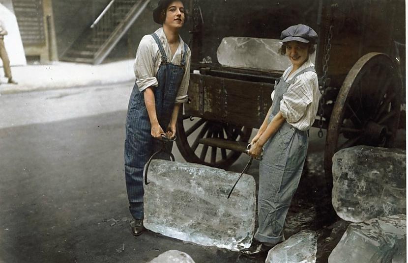 Meitenes piegādā ledu 1918 Autors: SnYx Mazas bildes ar lielu vēsturi [6]