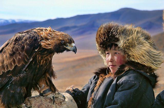 Viņi trenē arī zelta ērgļus... Autors: riekstkodis.lv Mirstošā Mongolijas Cilts, Pēdējie Satriecošie Foto