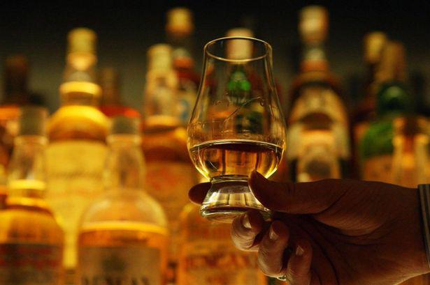 Patiesi viskija dzērāji pie... Autors: anonimiks Uzzini 10 faktus par Whisky!