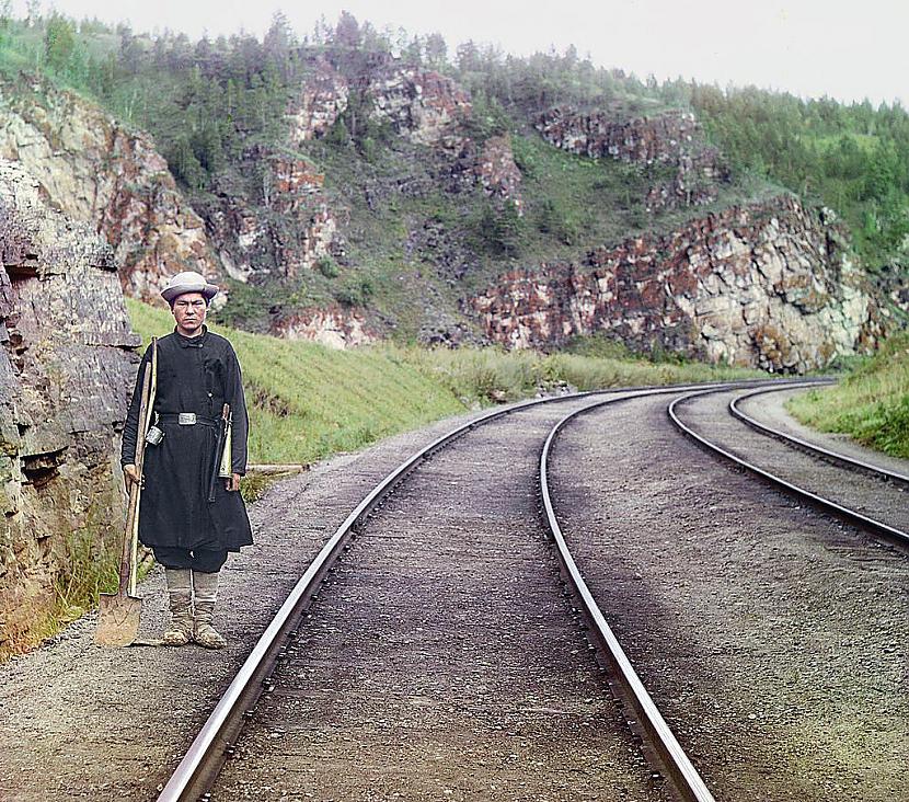 Dzelzceļa darbinieks... Autors: Laitinen Krievijas impērija krāsainās bildēs (1907-1915)