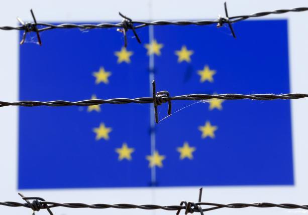 Eiropas robežas ir tik viegli... Autors: WhatDoesTheFoxSay Parīzes terorakts - bēgļu uzņemšanas sekas ???