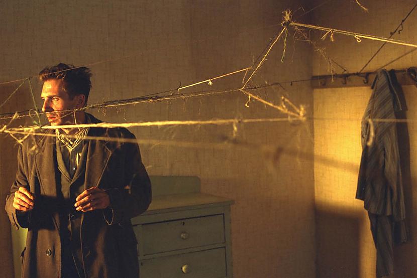 Spider 2002Pēc psihenee... Autors: ezkins 15 filmas, kuras spēlē uz Jūsu nervu galiņiem, 1. daļa