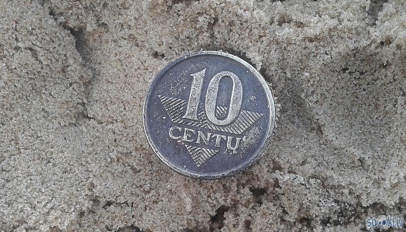 Pirmā monēta  Lietuvas 10... Autors: pyrathe Ar metāla detektoru pa Jūrmalu (BBH)