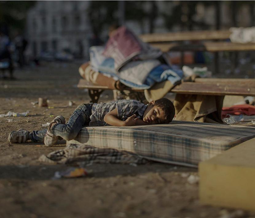 Abduls 5 gadiAbdulam ir... Autors: matilde Skarbā patiesība: Kādos apstākļos guļ bēgļu bērni.