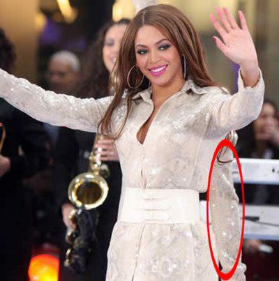 13BEYONCE Njavēl viena roka D Autors:  Kaķītis  Slavenību fotošopu fails! :d