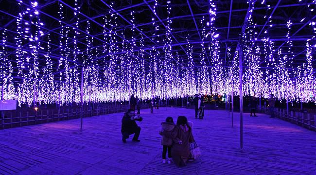 Scaroneit redzama daļa no... Autors: Fosilija Ziemas gaismas šovi Japānā
