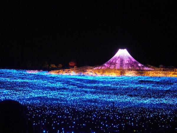 Turpinājumā bildes var būt arī... Autors: Fosilija Ziemas gaismas šovi Japānā