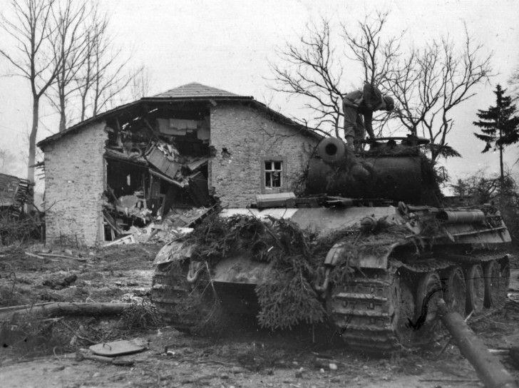 Panzer PzKpfw V... Autors: DamnRiga 30 iznīcinātu tanku vraki.