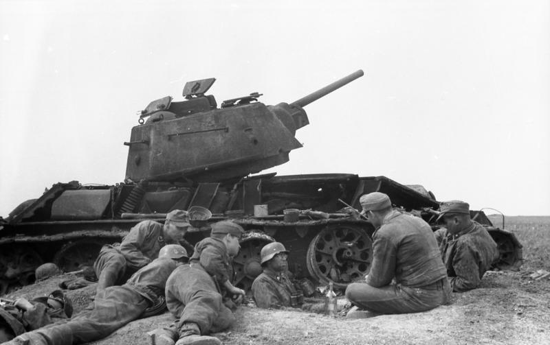 Waffen SS karavīri pusdieno... Autors: DamnRiga WWII Sašauti krievu tanki