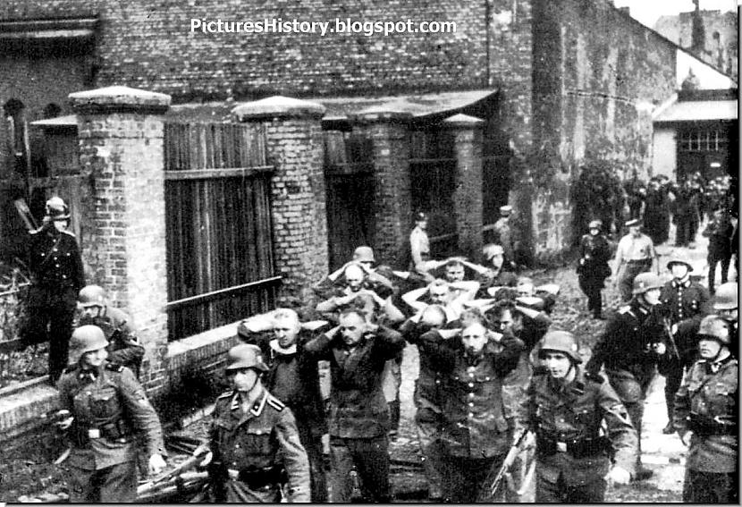 SS karavīri eskortē Poļu pasta... Autors: DamnRiga Retas vēsturiskas fotogrāfijas. Otrā daļa.