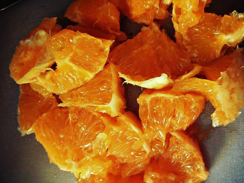 Sagriežam apelsīnu Autors: Lola1 Lychee avec du lait de noix de coco et les oranges