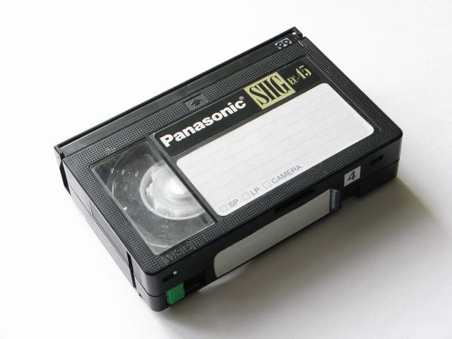 VHSkasetes kuras jāievieto... Autors: Fosilija Mūsdienu bērni šo nesapratīs