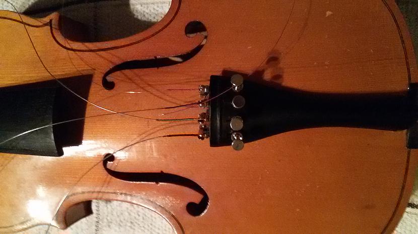 Jaunās stīgas no viena gala... Autors: Zviedriete Pasūtījumi no ebay jeb kā labot vijoli
