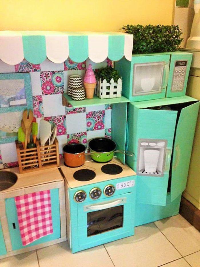 Krāsnsnbspslēdži ir izgatavoti... Autors: Onyxn Kā izveidot nelielu kartona virtuvi jūsu bērniem?