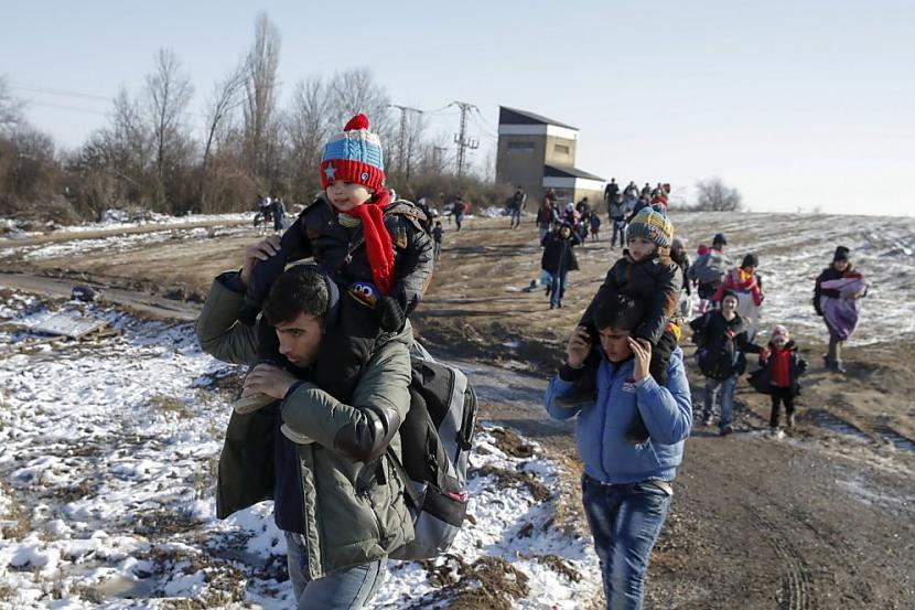 Bēgļiem irnbspnbspjāmēro... Autors: Heroīns14 Bēgļu straumes bargajā Balkānu ziemā.