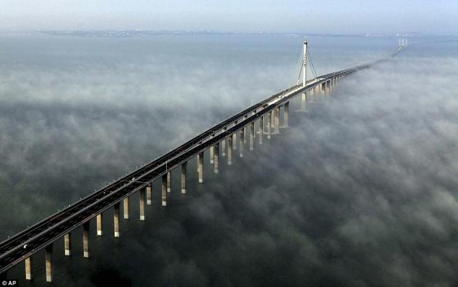 Jiaozhou tilts ir gandrīz 42... Autors: Fosilija Vistrakākās lietas, jebkad uzbūvētas, vēl eksistē!