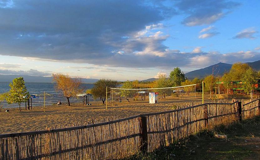 Scarono pludmali īpascaroni... Autors: Pēteris Vēciņš Prespas ezers un ābolu paradīze Resene (Maķedonijas ceļojuma 4. daļa).