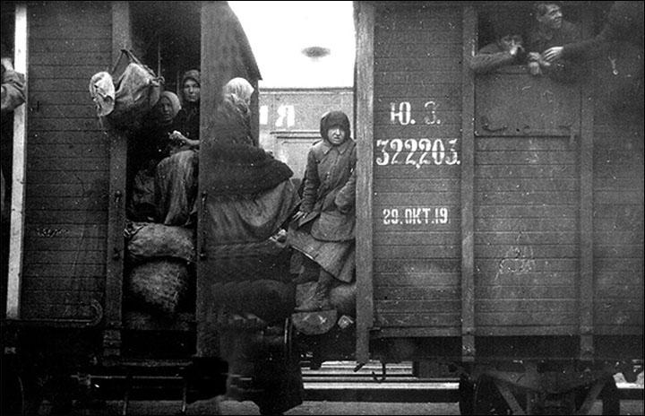 Pēcnbspmēnescarona vilciens... Autors: Green Face Latviešu ģimenes ceļš uz Sibīriju