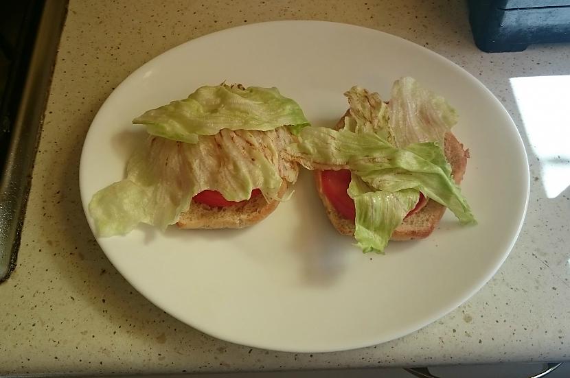 salātus un visu pārējo Autors: silrak2 Homemade vistas burgers