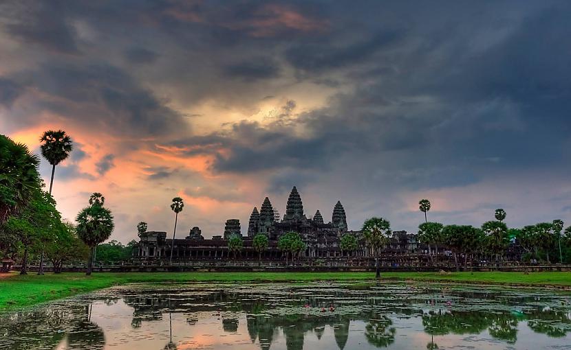 Angkor Wat ThailandScaronis... Autors: ezkins 10 šīs pasaules mistiskākās un slavenākās celtnes