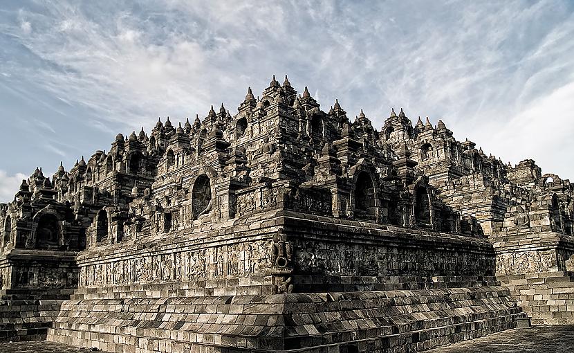 Borobudur Temple... Autors: ezkins 10 šīs pasaules mistiskākās un slavenākās celtnes