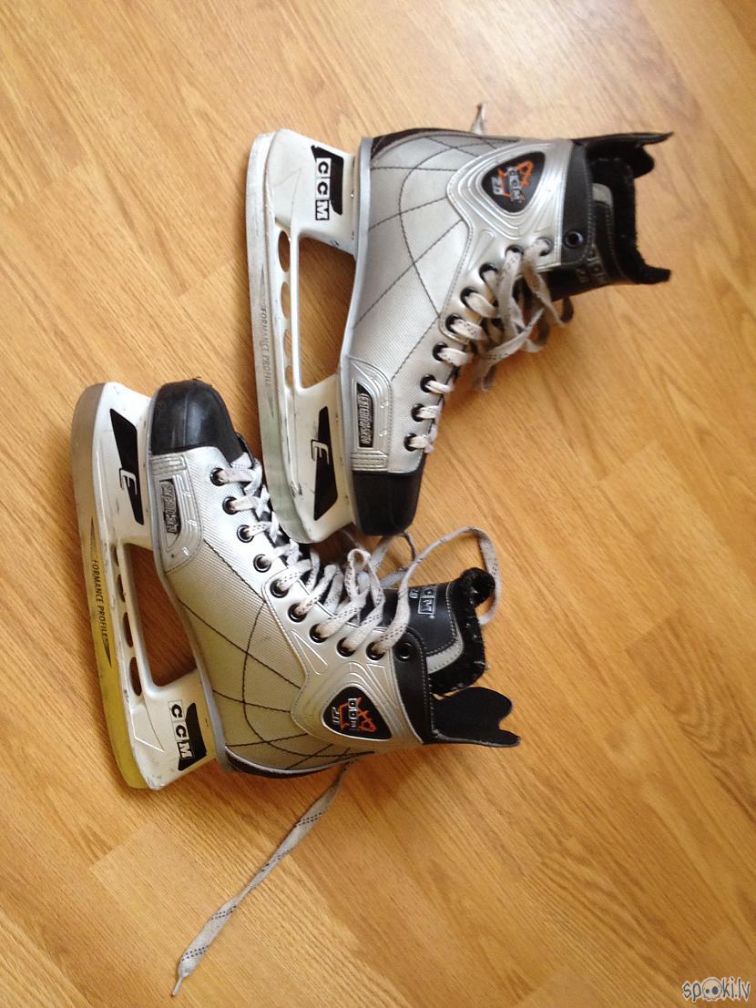 Scaronīs ir manas 2 slidas... Autors: Ķazis Ja patīk hokejs, kāpēc nespēlēt?