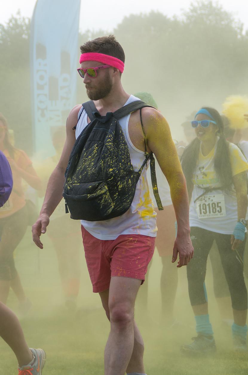 Scaronis čalis vispār izskatās... Autors: ugnotbug Color Me Rad UK - piecu kilometru skrējiens dzīves izkrāsošanai!