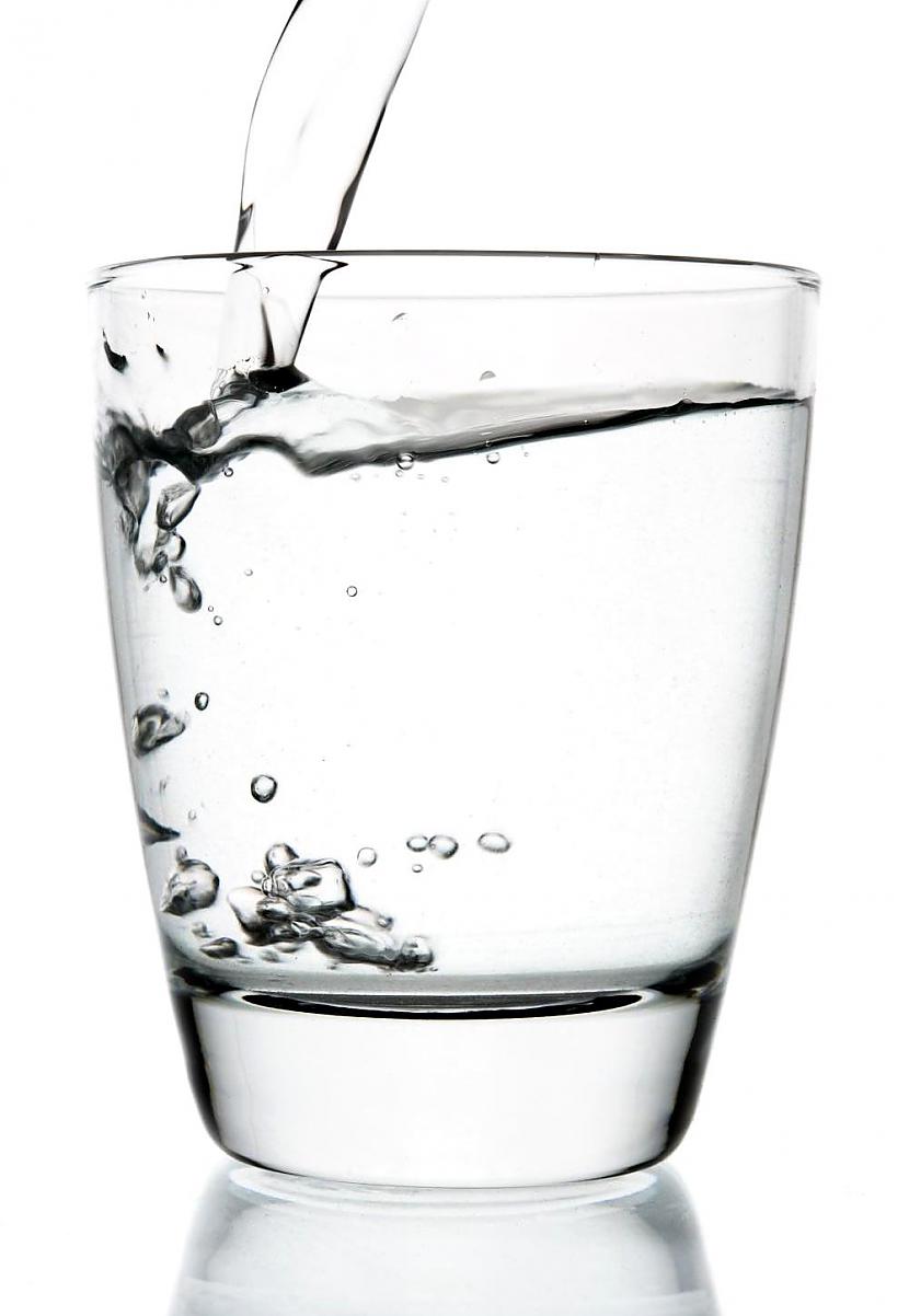 Veselīga Persona dzer apmēram... Autors: Misters Ēna 19 fakti par ūdeni! Pirmais raksts