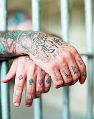 EWMNScaronis akronīms nozīmē... Autors: KALENS Šokējošās cietumnieku tetovējumu nozīmes!