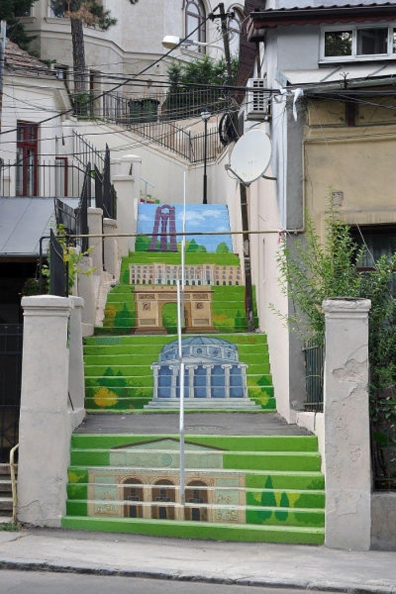 Bukareste Rumānija Autors: BlackBetty88 Izdaiļotas kāpnes. Ielu māksla.
