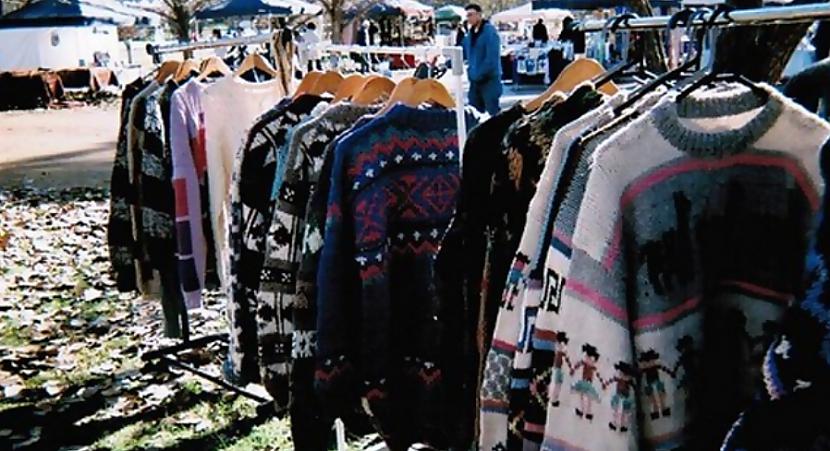 Svīteri un džemperis... Autors: Volāns Tie bija trakie 90-tie. 9 stilīgākās lietas no mūsu bērnības