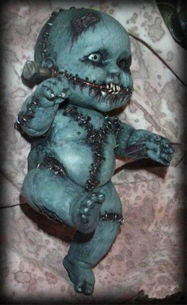 Zombijlelle Autors: slepkavnieciskais 22 šausminošas un smieklīgas rotaļlietas, kas traumētu jebkuru bērnu.