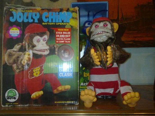 Scaronī scaronimpanze izskatās... Autors: slepkavnieciskais 22 šausminošas un smieklīgas rotaļlietas, kas traumētu jebkuru bērnu.