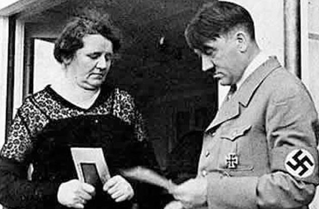 Hitlera ģimene viņu ienīdaEvas... Autors: Testu vecis Traģiski fakti par Hitlera sievu - Evu Braunu
