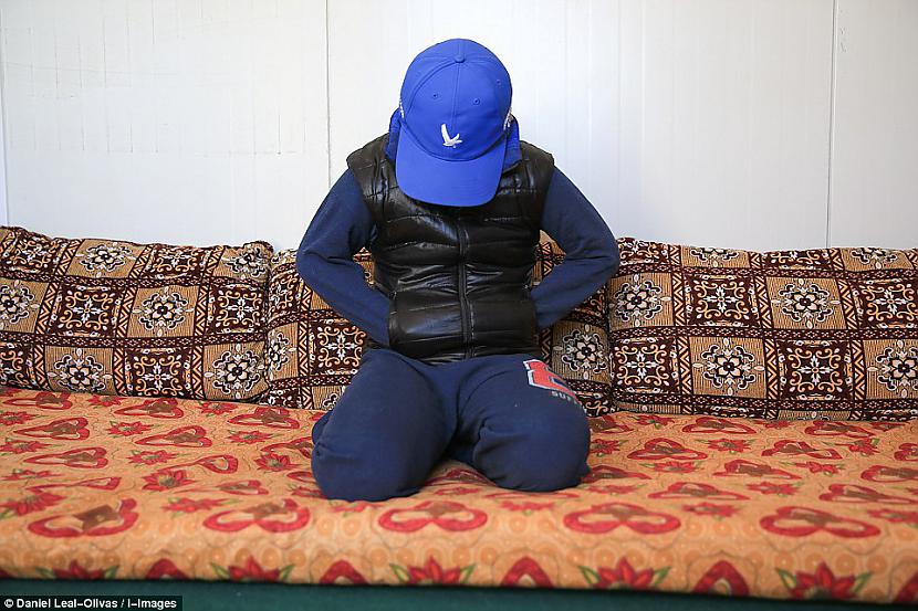 Abu Damu zēnunbspzilajā cepurē... Autors: Geimeris Kā ir būt nolaupītam un piespiestam trenēties par aukstasinīgu slepkavu?
