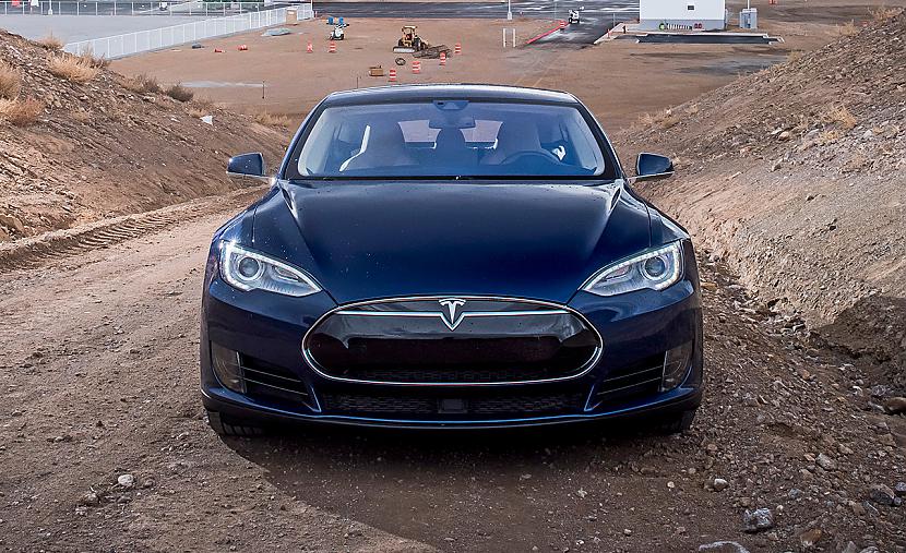 Tesla Model S 70  70DČetru jeb... Autors:  XHILL Šī gada 10 labākās automašīnas