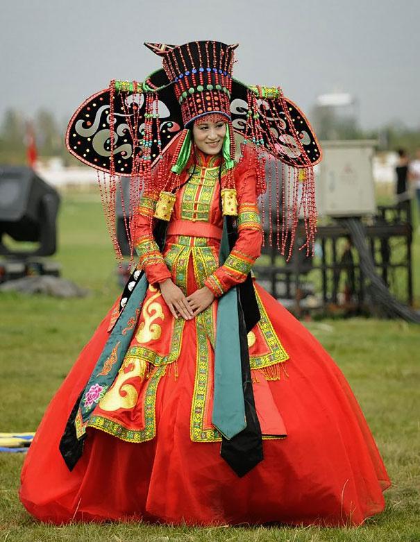 MongolijaKāzās jaunlaulātie... Autors: sfinksa Kāzu tērpi pasaulē