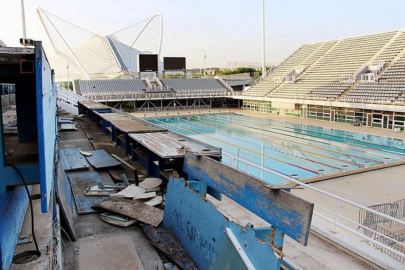Atēnu galvenais peldbaseins... Autors: MrLatviskais Pamestas Olimpisko spēļu norises vietas viscaur pasaulē