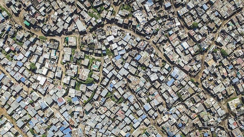 ldquoDronu fotogrāfijas ir... Autors: MrLatviskais Drons nofotografē Keiptaunas zonas, kur dalās pilsētas bagātā un nabadzīgā daļa