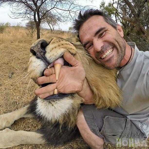 Ļoti labi lauva beidzot vairs... Autors: KaķicNr2 Ekstrēmi un iespaidīgi selfiji