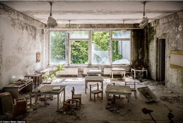 Pamesta skola Autors: DaceYo Pēc 30 gadiem - bildes no Černobiļas