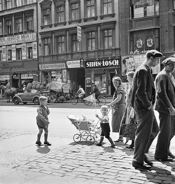 Veikalos parādās krievu... Autors: Raziels Kā dzīvoja berlīnieši Hitlera laikā