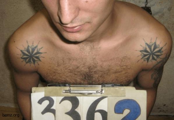 Zvaigznes uz pleciem Scaronī... Autors: Cars Putins Krievijas cietumu tetovējumi. To nozīme.