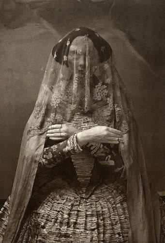 Vampīre1882 un 1884gadā Madāma... Autors: Geimeris Satraucoši un neizskaidrojami attēli #3.