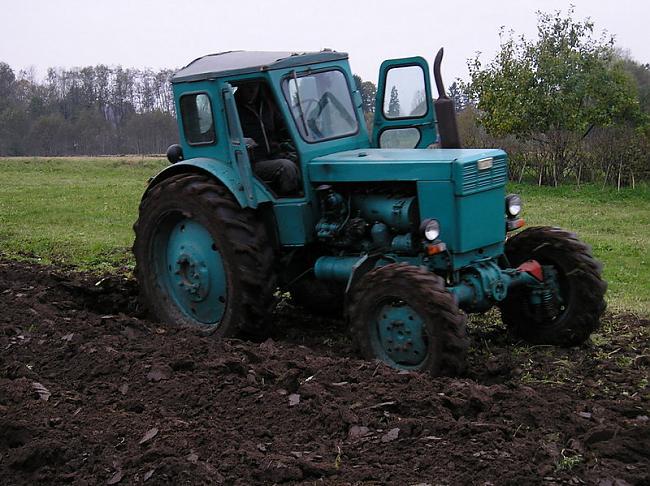  Autors: Dāvis Ozols Super traktori