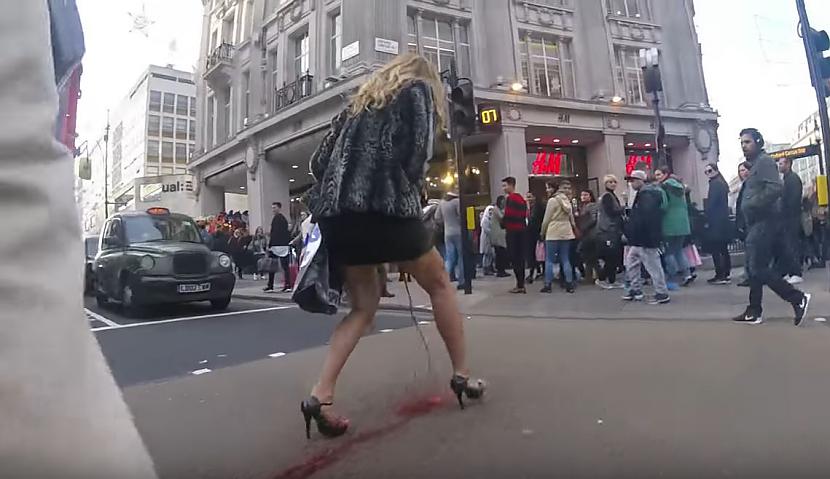 Ko Tu darītu ja redzētu... Autors: EV1TA Sieviete izjoko cilvēkus uz ielas ar «eksplozīvām mēnešreizēm»
