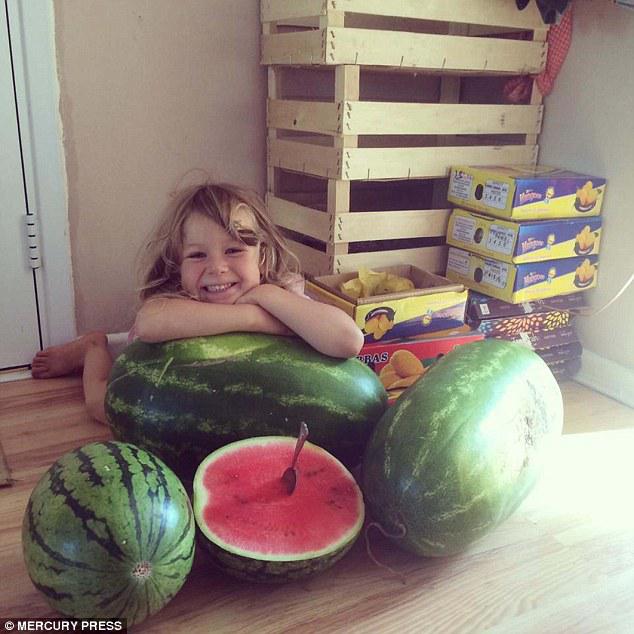 Mollija nav tāda kā citi viņas... Autors: matilde Vegāne, kura savu 5 gadus veco meitu baro TIKAI ar svaigiem augļiem un dārzeņiem