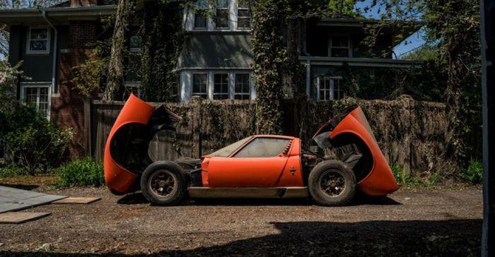 Lamborghini Miura P400